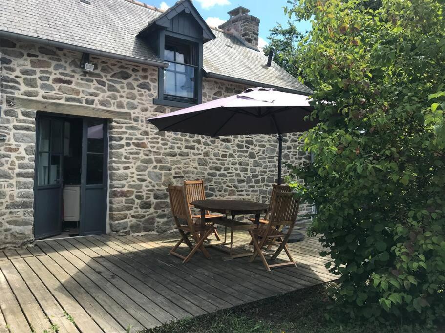 Maisonnette Au Pied Du Mont Dol Bagian luar foto
