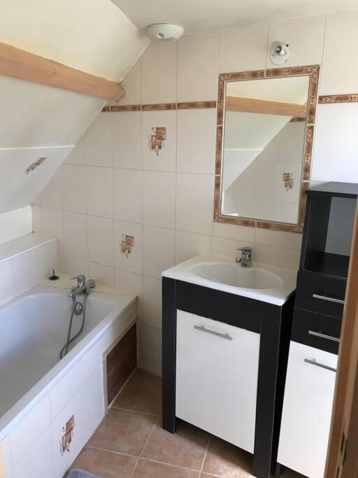 Maisonnette Au Pied Du Mont Dol Bagian luar foto